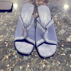 Onex heel sandal size 6